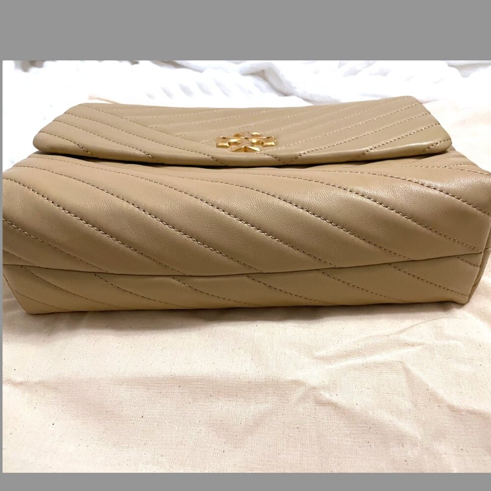 Tory Burch | Kira Chevron-Quilted Convertible Shoulder Bag - Picture 10 of 15